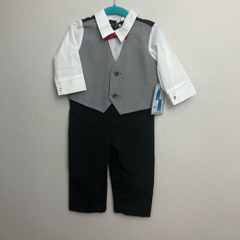 12-6 Baby boys one piece holiday suit 6-9 months NWT